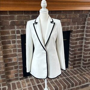 NWT Alice + Olivia Classics Breann White Contrast Blazer with Black Trim Size 4